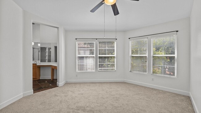 Building Photo - Tri-Level Townhome in Tustin