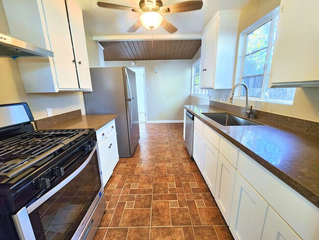 Building Photo - Charming 4-Bedroom Home Near Bakersfield C...