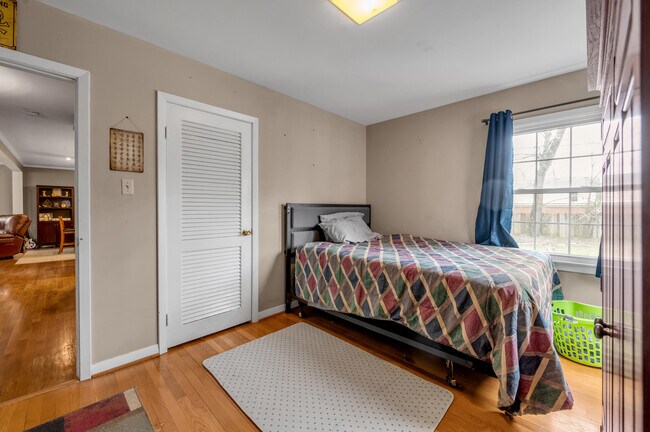 Building Photo - 653 Mt Vernon Dr