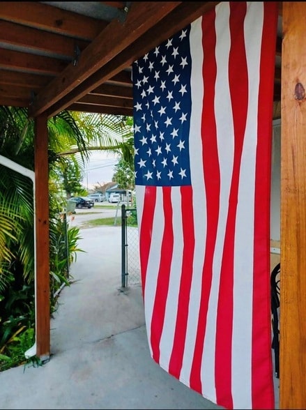 Building Photo - 279 Hach Ln