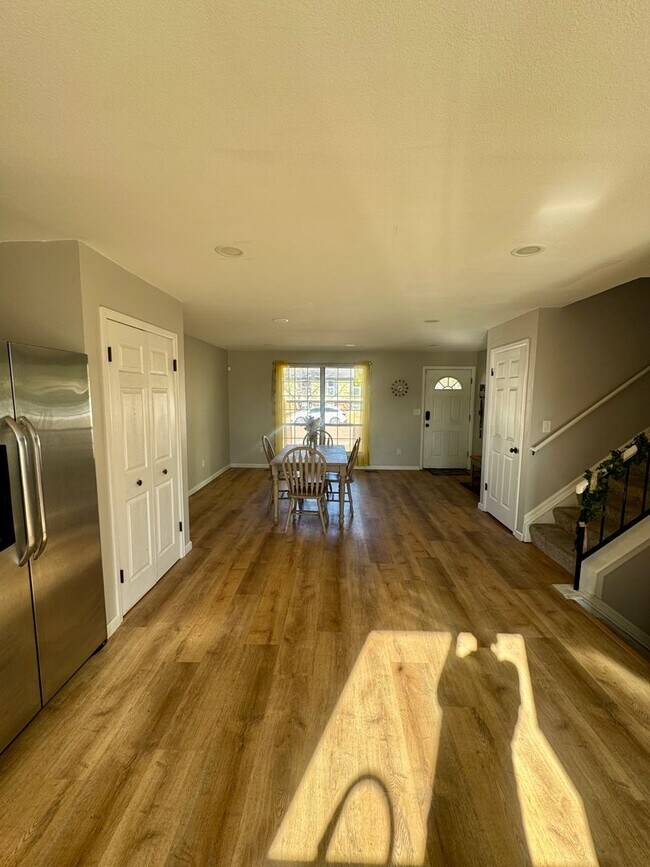 Building Photo - 4 Bedroom home in Stunning Rockrimmon