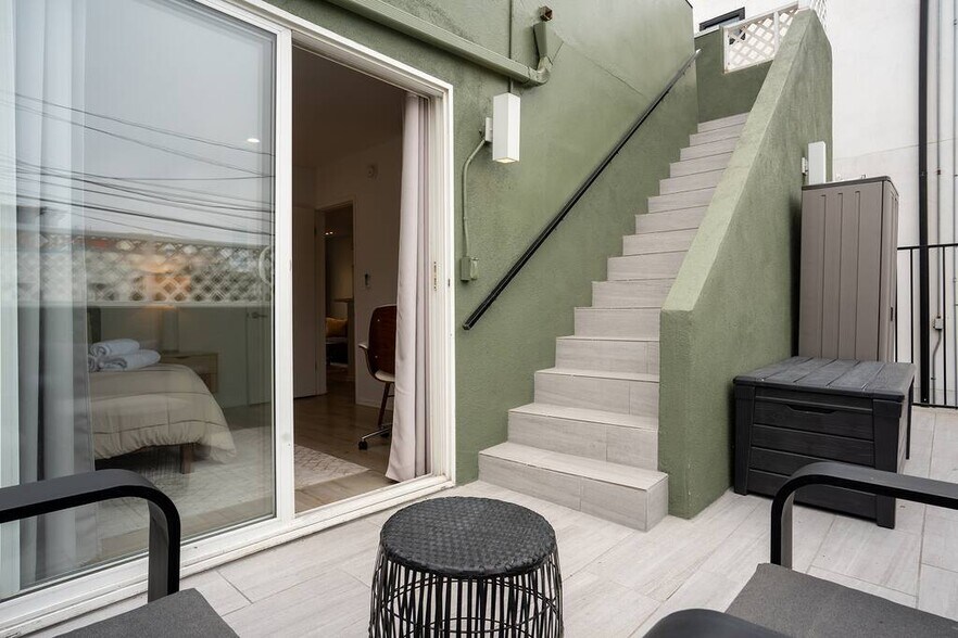 Building Photo - 2207 Ocean Front Walk
