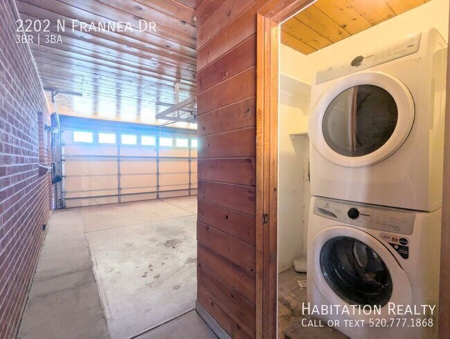 Building Photo - 2202 N Frannea Dr