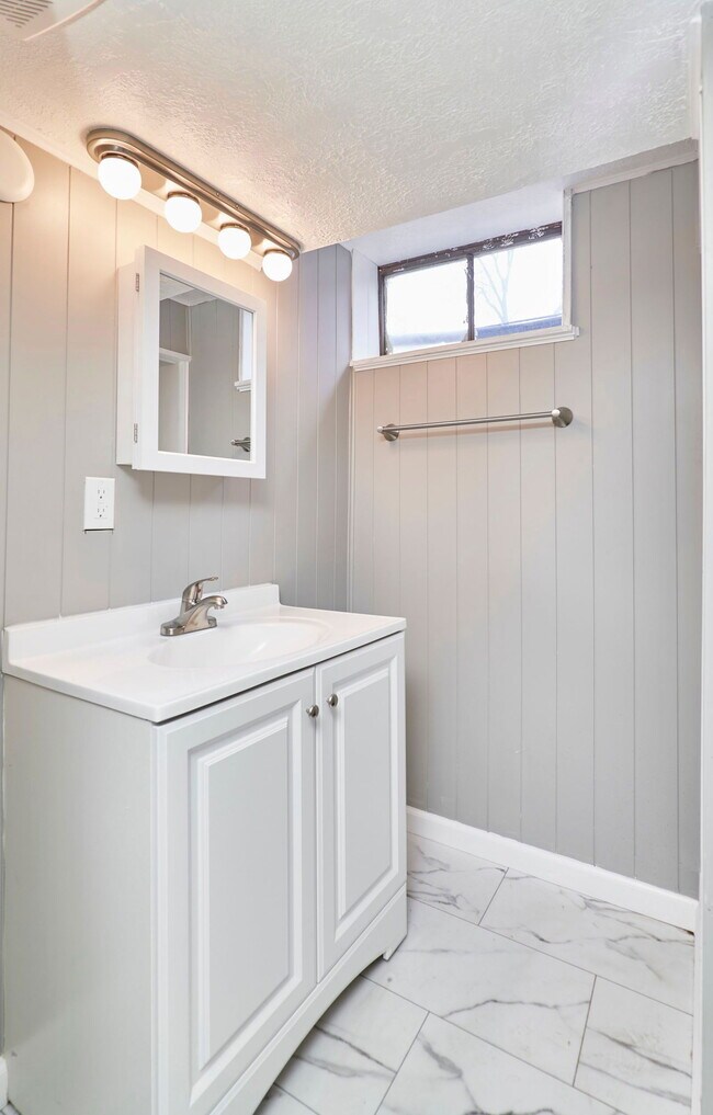 Building Photo - 7361 Melrose Ave