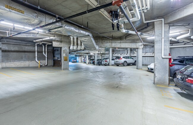 Building Photo - 1720 Maple Ave