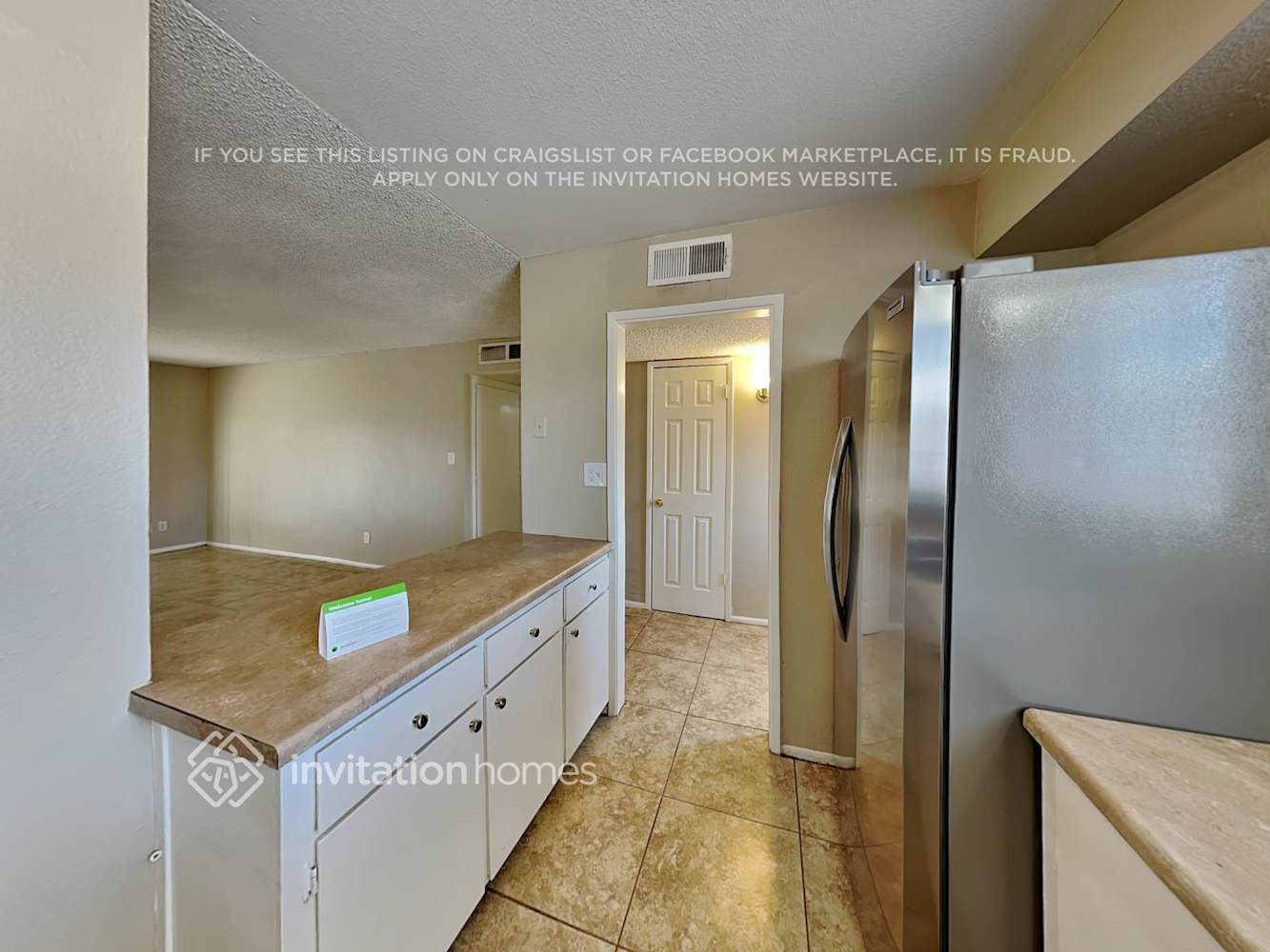 Building Photo - 8527 W Vale Dr