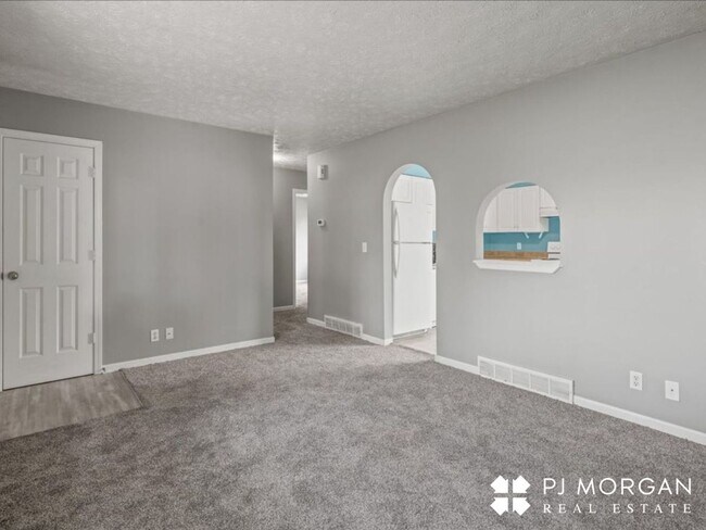 Building Photo - Millard Rental Ready to Impress!