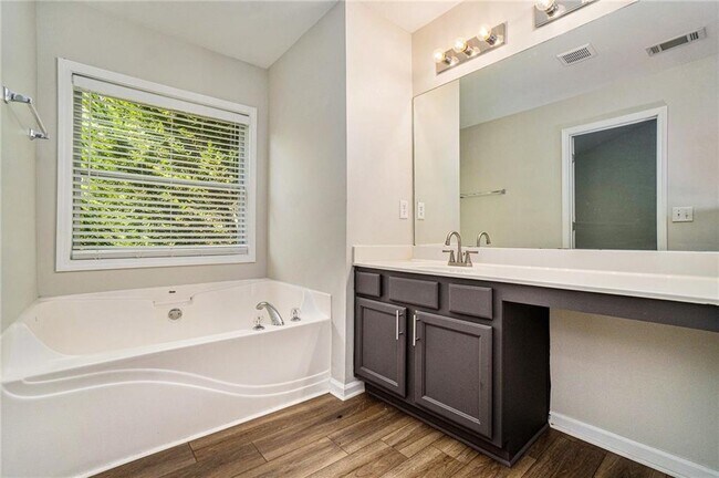 Building Photo - 3755 Uppark Dr