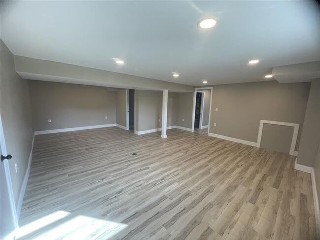 Building Photo - 889 Township Rd 217