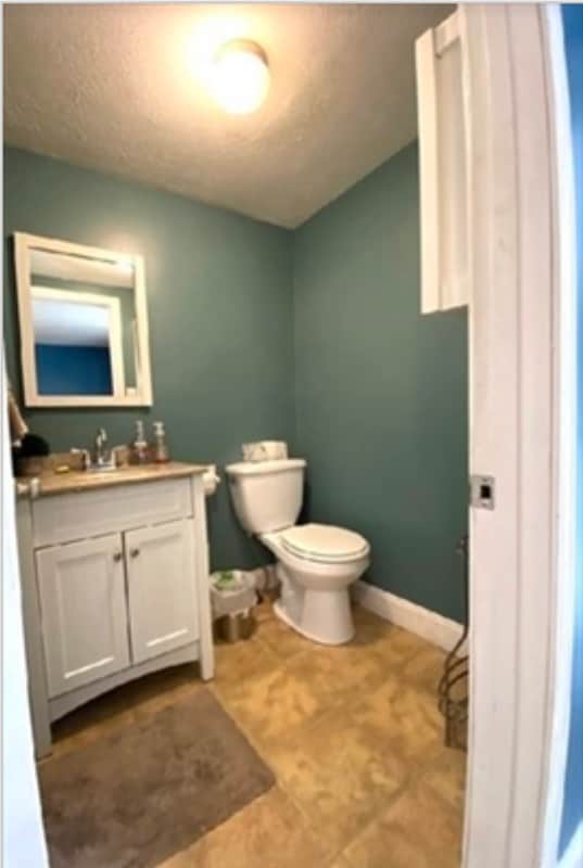 Building Photo - 74 Oak St