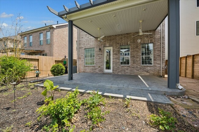 Building Photo - 7608 Janak Dr