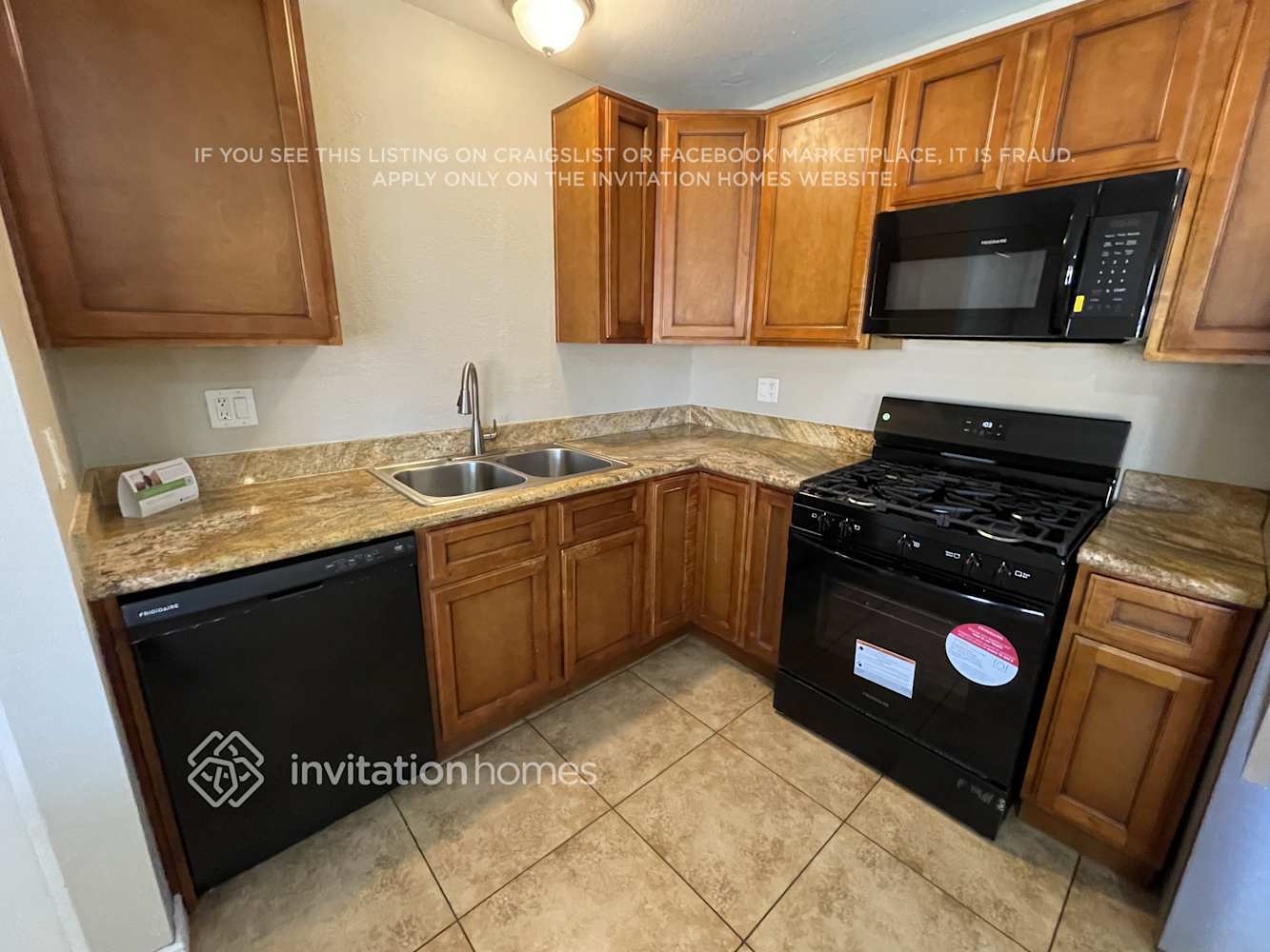 Building Photo - 3416 W Poinsettia Dr