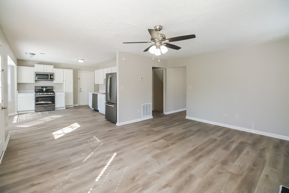 Building Photo - 3453 Columbia Pkwy