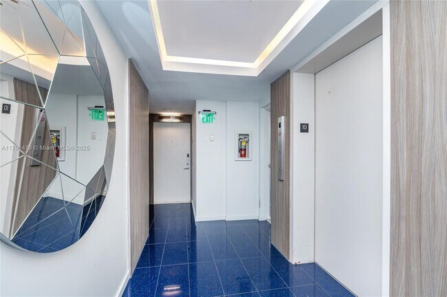 Building Photo - 4301 Collins Ave