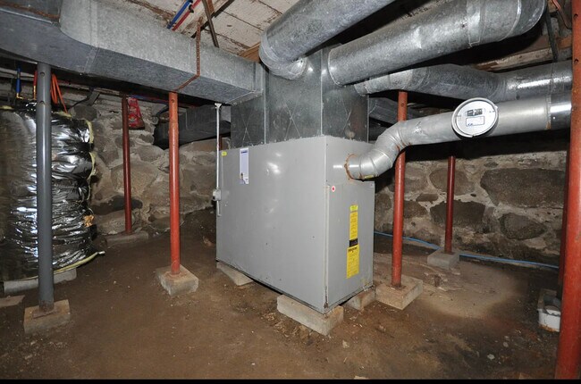 Building Photo - 38 Church St