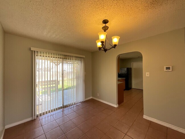 Building Photo - *MOVE IN SPECIAL*  3BD/2.5BA Dover Ridge Home Near 1604 – No Carpet, Fenced Yard & Covered Patio!