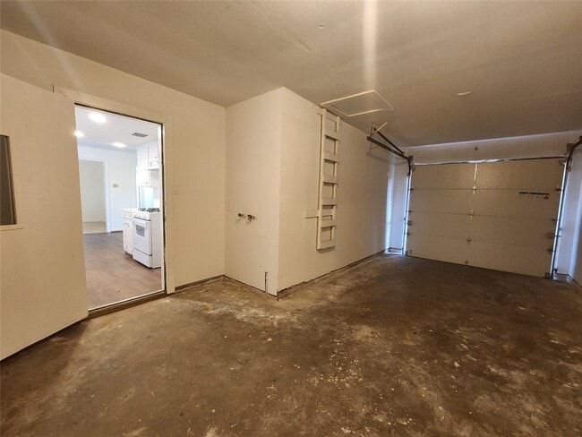Building Photo - 1602 W Gulf Bank Rd