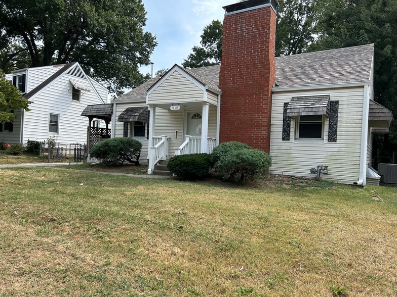 Primary Photo - 515 W 85th Ter