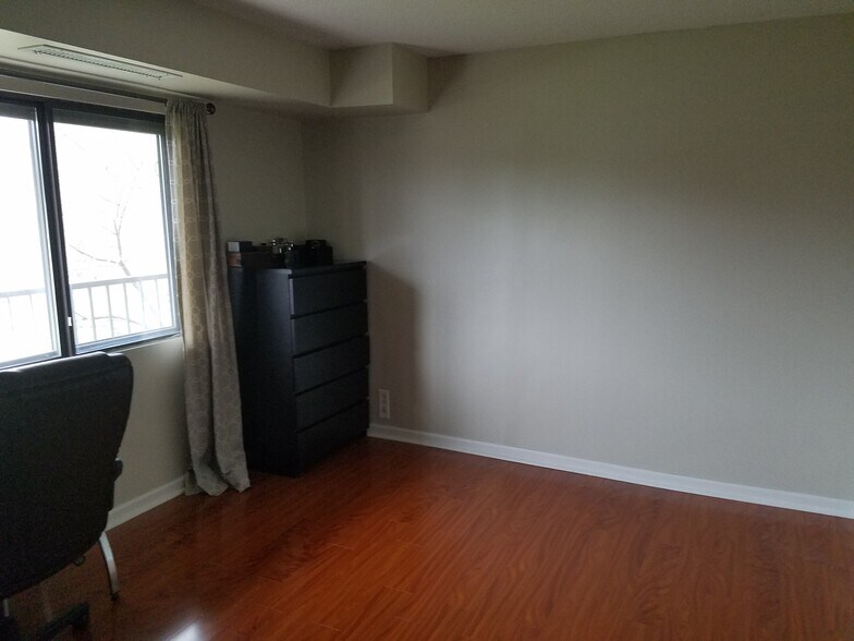 Building Photo - 111 S Baybrook Dr