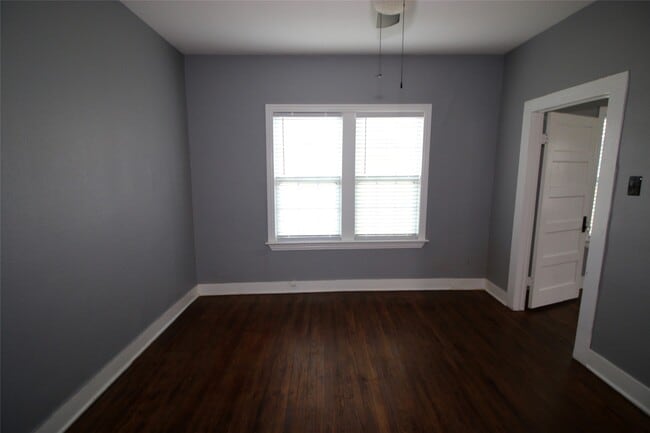 Building Photo - 418 3rd St