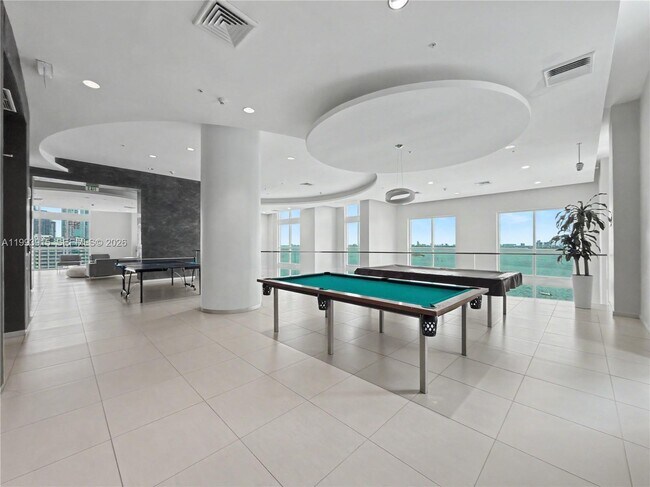 Building Photo - 1900 N Bayshore Dr