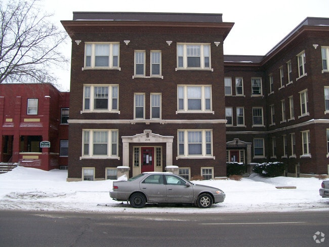 Judith Court - 2545-2549 Blaisdell Ave