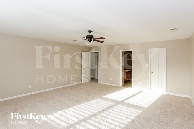 Building Photo - 511 Galesburg Dr