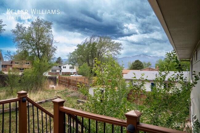 Building Photo - 1105 Mt View Ln