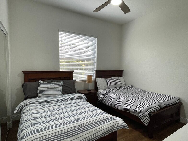 Room - 15001 SW 33rd St