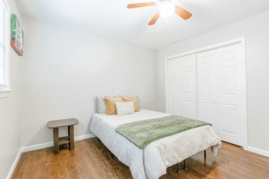 Building Photo - 3883 Adamsville Dr SW