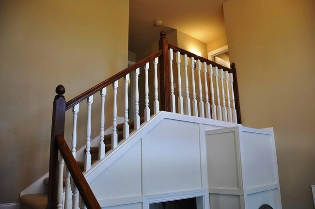 Building Photo - 4627 Sunburst Dr