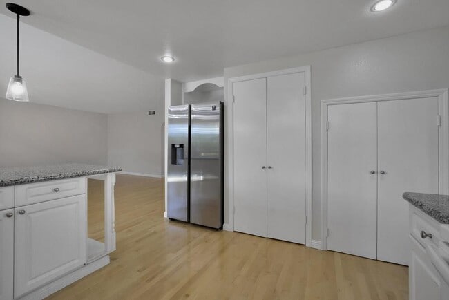 Building Photo - 976 Pizarro Ln
