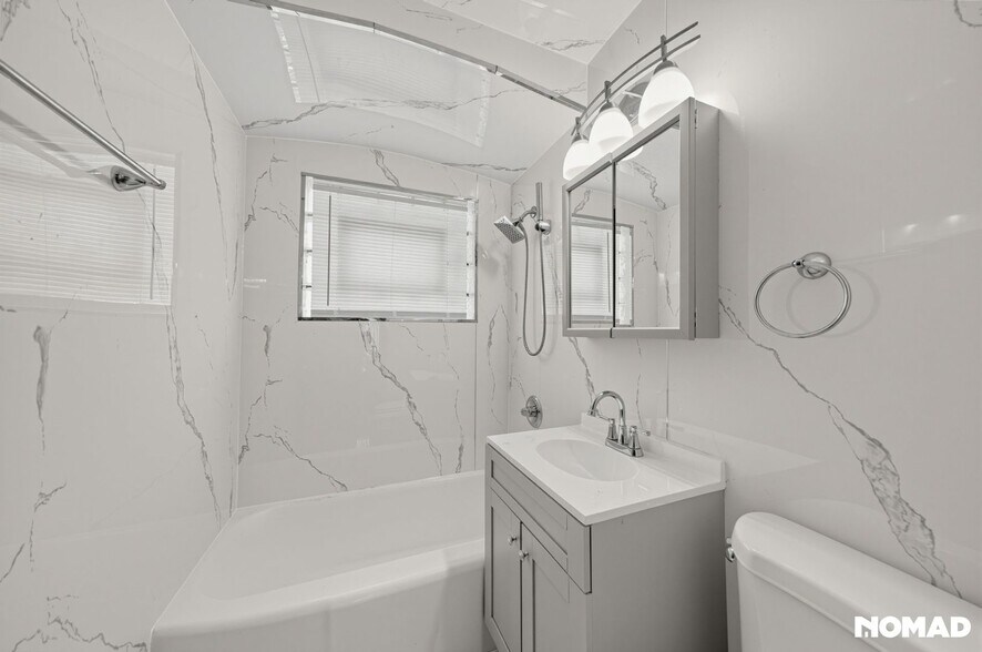 Building Photo - 14733 Ln Salle St