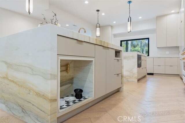 Building Photo - 17437 Oak Creek Ct