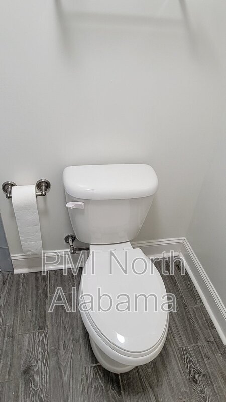 Building Photo - 130 Creekmound Dr