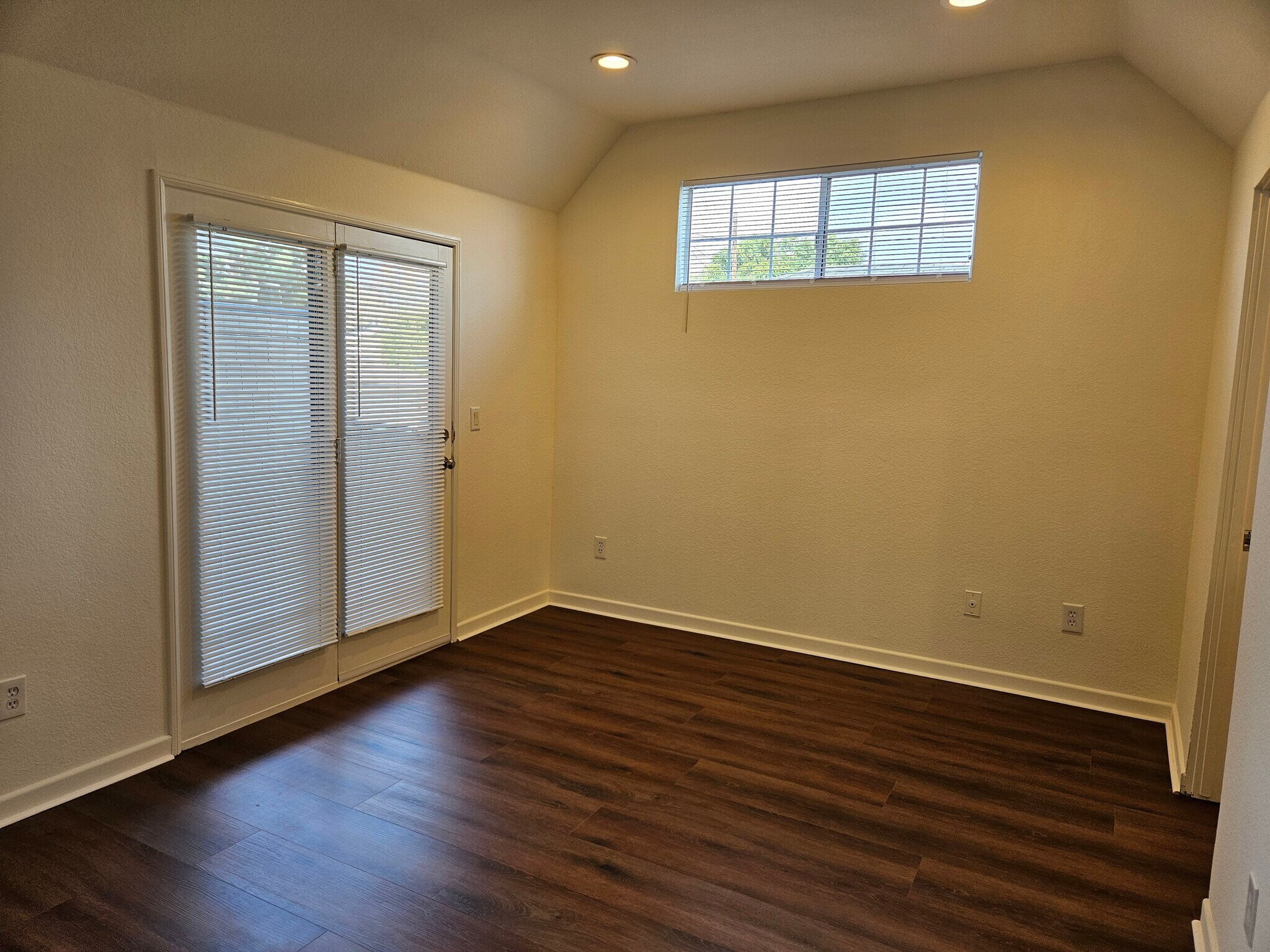 Main Bedroom with balcony - 11829 Gateway Blvd