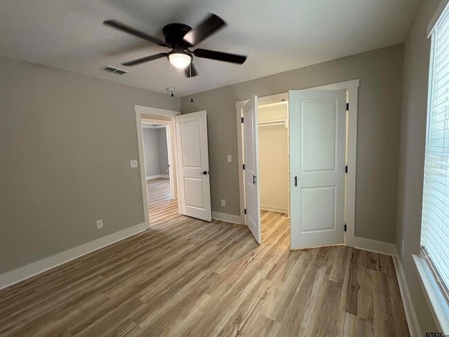 Building Photo - 492 Post Oak Dr