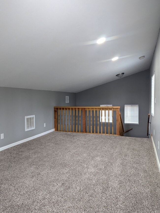 Building Photo - AVAILABLE NOW - $300 OFF 1ST FULL MONTH Modern Remodeled 3BR Home with Bonus Loft & Spacious Livi...