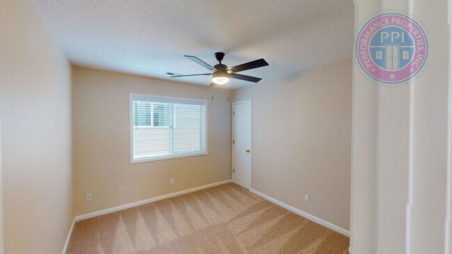 Building Photo - Bethany - Desirable Kaiser Woods / Beautif...