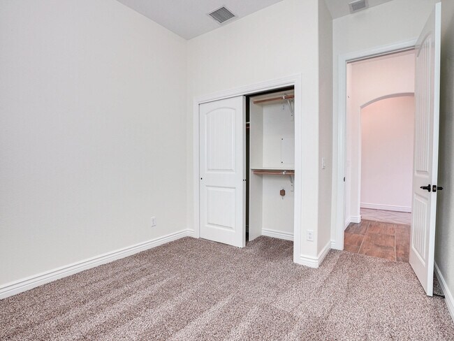 Building Photo - 392 Frodsham St