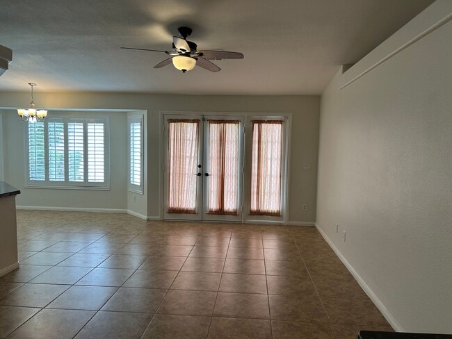Building Photo - Single story pool home