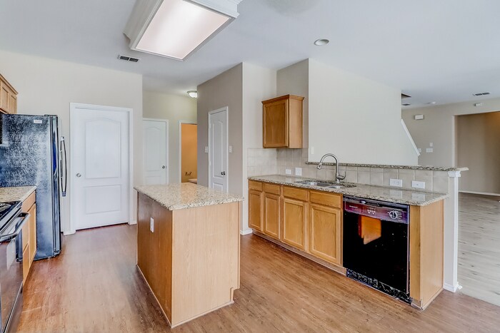Building Photo - 1015 Shenandoah Way