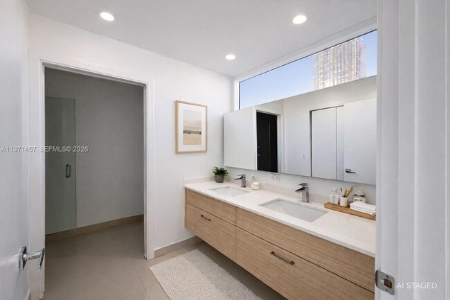 Building Photo - 600 NE 27th St