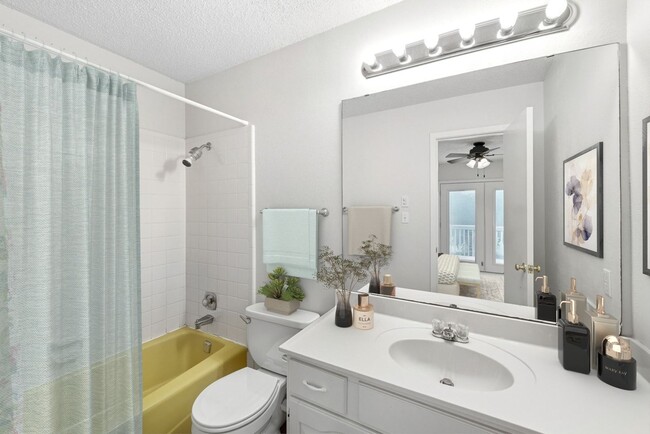 Building Photo - Available Now: Nestled in the Heart of Golf Course in Woodcreek