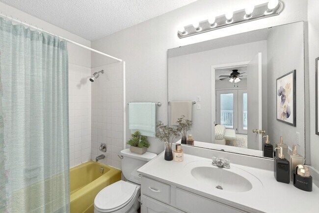 Building Photo - Nestled in the Heart of Golf Course in Woodcreek