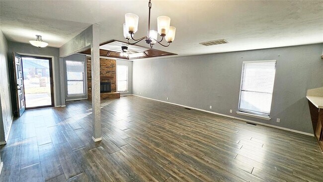 Building Photo - 9005 Tracy Dr