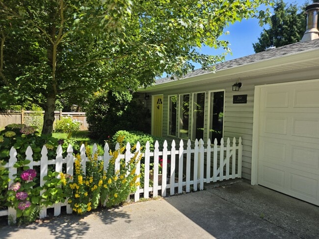 Building Photo - 266 Boundary Bay Rd