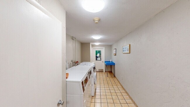 Building Photo - 176 Swanson Rd