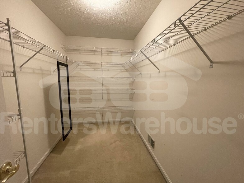 Building Photo - 217 Colgate Dr