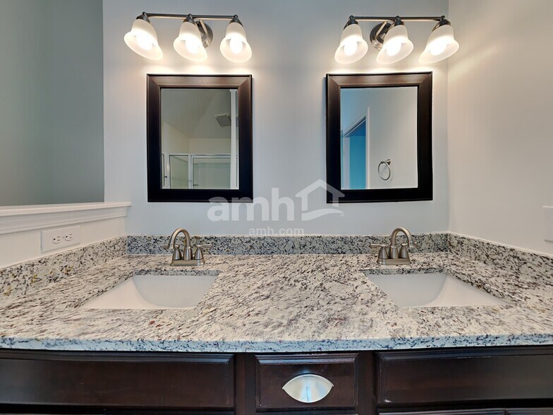 Building Photo - 455 Sunbury Dr